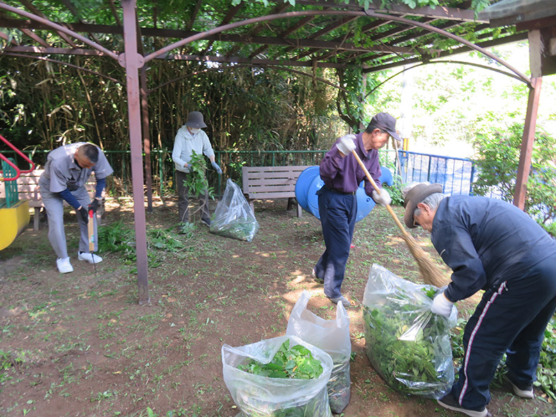 日進町３丁目 児童公園清掃